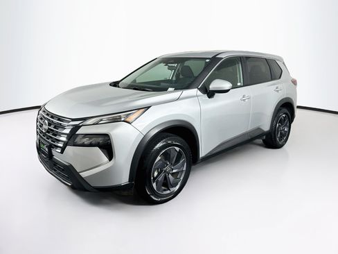 Used 2025 Nissan Rogue SV FWD image 3