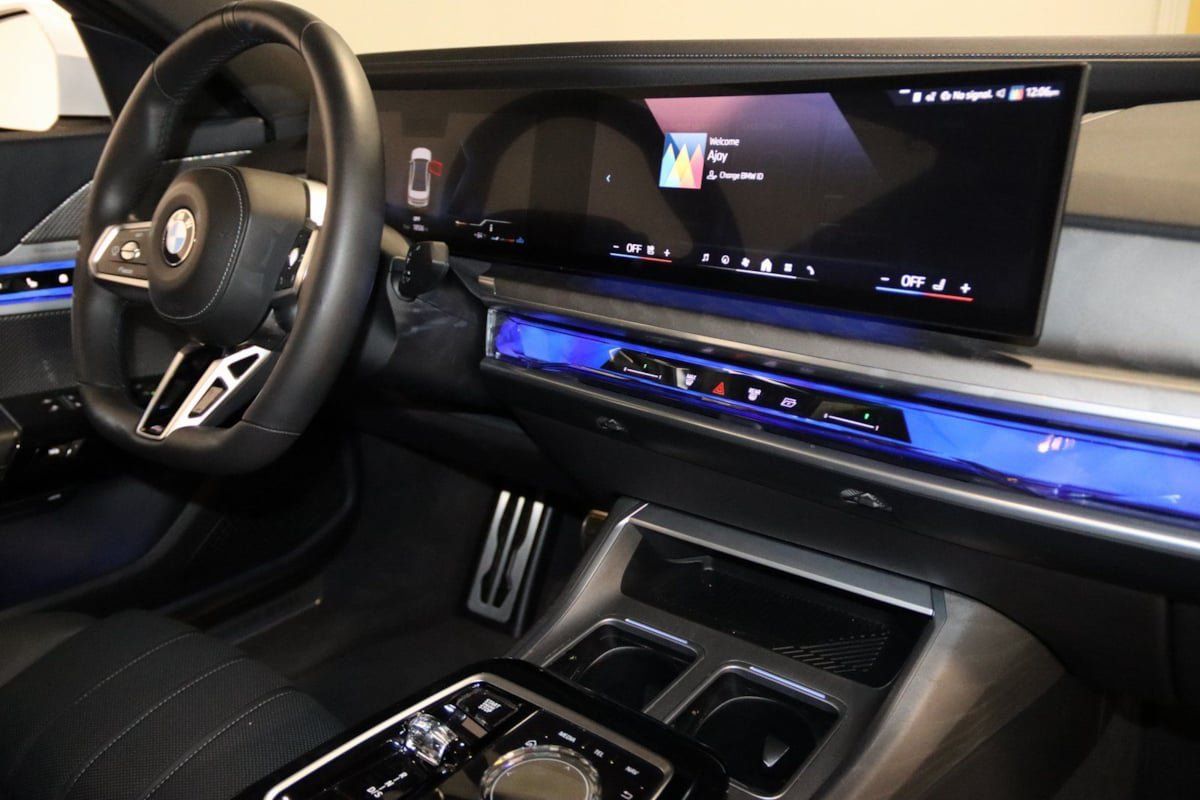 Used 2023 BMW 760i xDrive AWD/4WD image 73