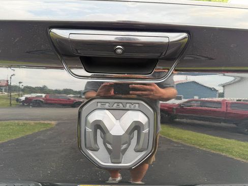 Used 2022 RAM 2500 Big Horn w/ Level C Equiment Group AWD/4WD image 16