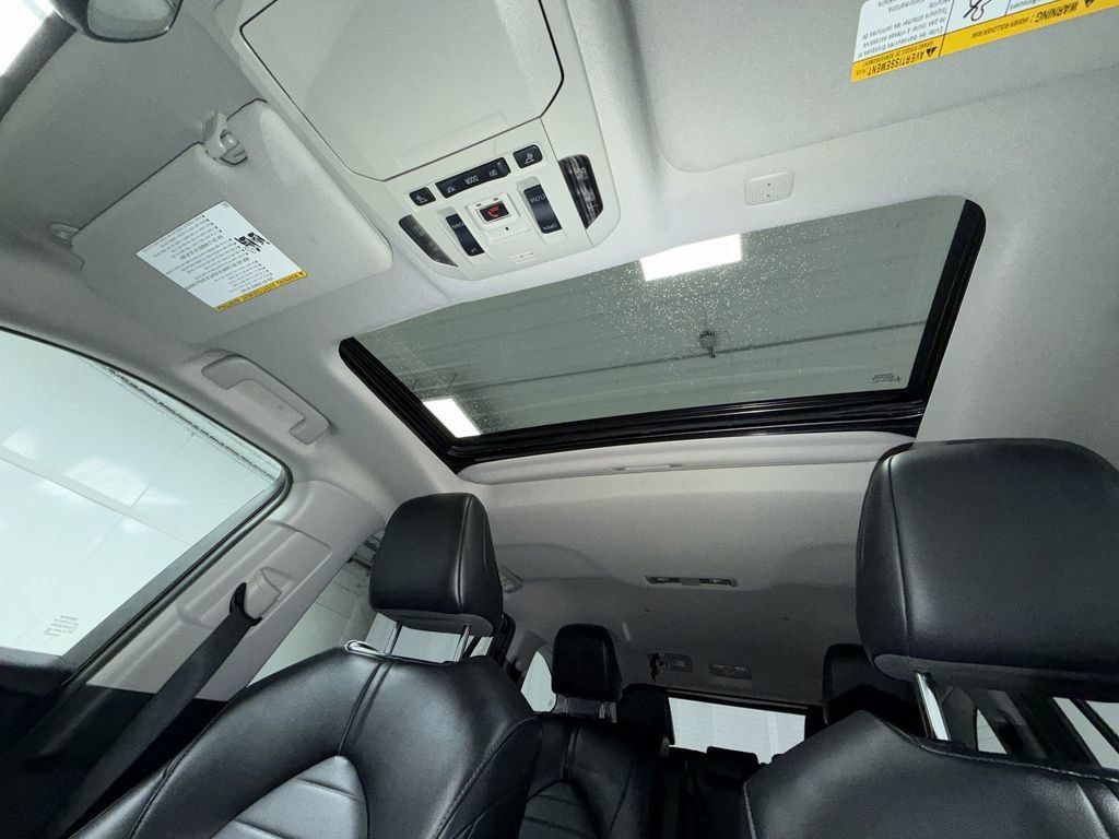 Used 2022 Toyota Highlander XLE AWD/4WD image 13