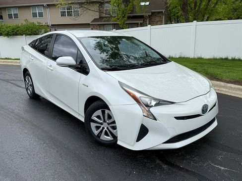 Used 2018 Toyota Prius Four FWD image 2
