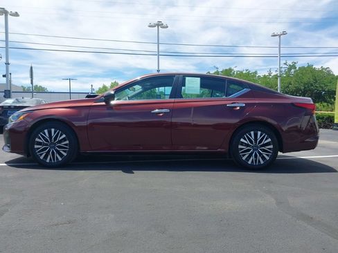 Used 2024 Nissan Altima 2.5 SV FWD image 5