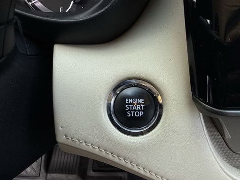 Used 2023 Toyota Highlander XLE AWD/4WD image 49
