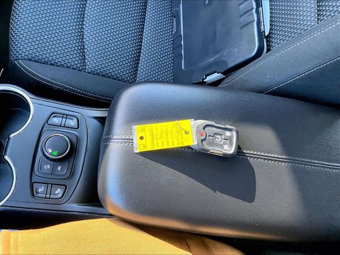 Used 2022 GMC Terrain SLE w/ Driver Convenience Package image 31