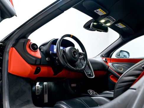 Used 2019 McLaren 600LT RWD image 9