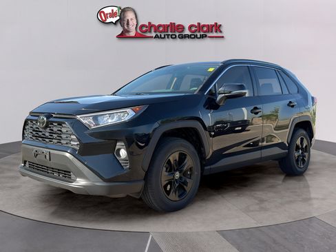 Used 2019 Toyota RAV4 XLE AWD/4WD image 1