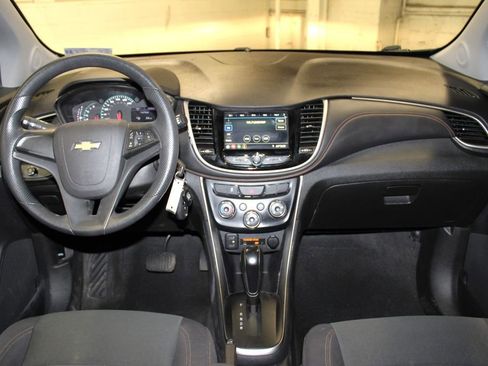 Used 2019 Chevrolet Trax LS image 9