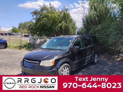 Used 2014 Chrysler Town & Country Touring FWD image 1