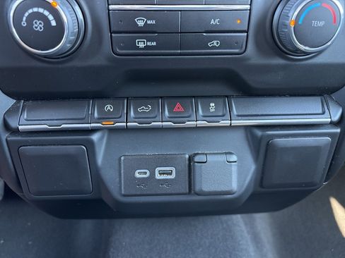 Used 2022 Chevrolet Silverado 1500 Custom image 18