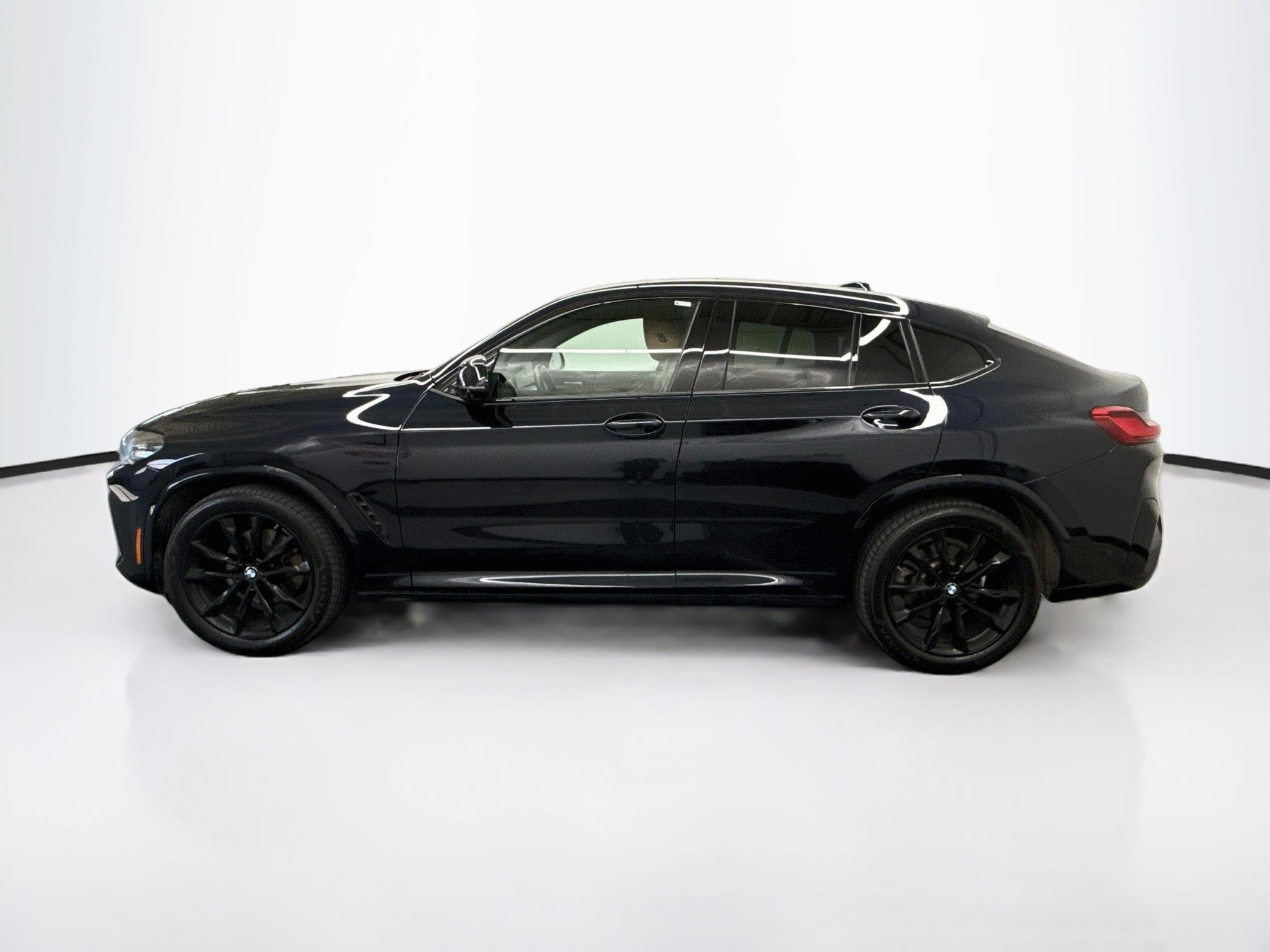 Used 2024 BMW X4 xDrive30i w/ Premium Package AWD/4WD image 4