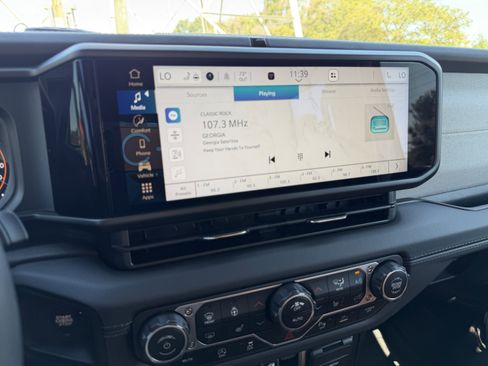 Used 2024 Jeep Wrangler Sahara w/ Safety Group image 18