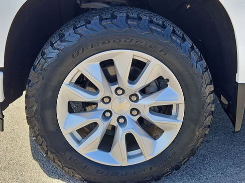 Used 2020 Chevrolet Silverado 1500 Custom w/ Custom Value Package AWD/4WD image 14