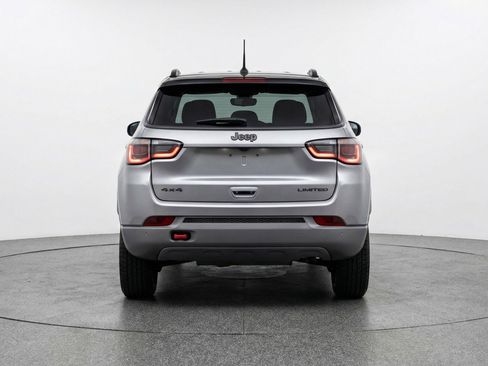 Used 2025 Jeep Compass Trailhawk AWD/4WD image 7