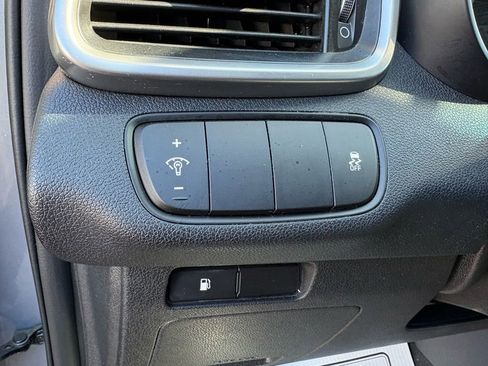 Used 2019 Kia Sorento L FWD image 17