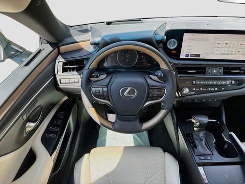 Used 2024 Lexus ES 300h w/ Technology Package FWD image 17