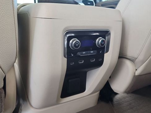 Used 2023 GMC Yukon Denali w/ Advanced Technology Package AWD/4WD image 21