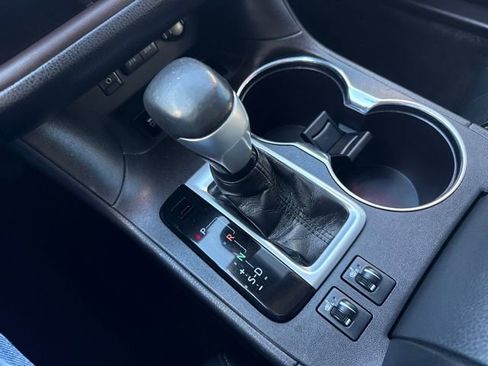 Used 2018 Toyota Highlander XLE image 33