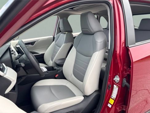 Used 2024 Toyota RAV4 XLE Premium FWD image 18