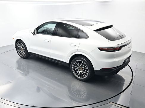 Certified 2022 Porsche Cayenne Platinum Edition image 37