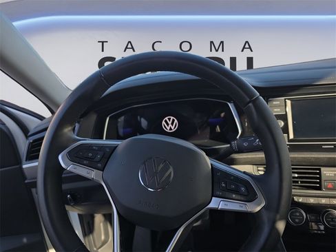 Used 2023 Volkswagen Jetta SE image 13