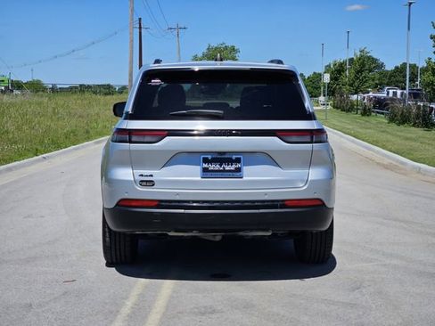 Used 2024 Jeep Grand Cherokee Altitude AWD/4WD image 6