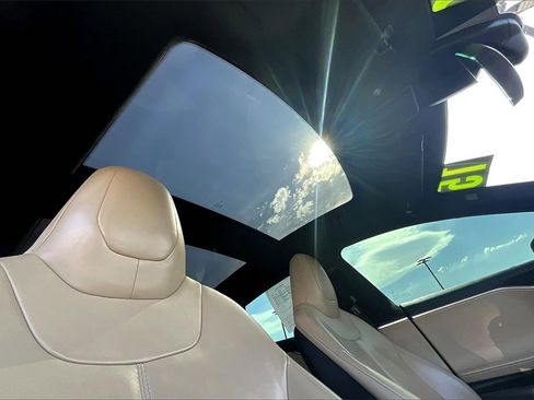 Used 2015 Tesla Model S 70D image 22