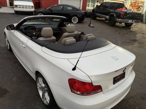 Used 2011 BMW 128i Convertible image 17