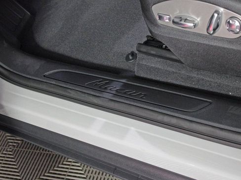 Certified 2026 Porsche Macan AWD/4WD image 17