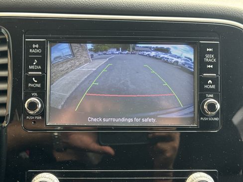 Used 2020 Mitsubishi Outlander ES AWD/4WD image 24