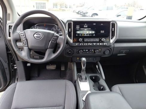 Used 2025 Nissan Frontier SV w/ SV Convenience Package image 25
