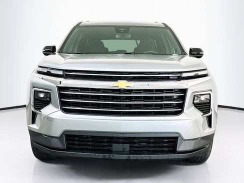 Used 2025 Chevrolet Traverse LT AWD/4WD image 2
