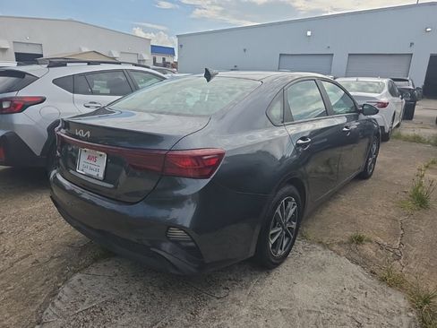 Used 2024 Kia Forte LXS FWD image 9
