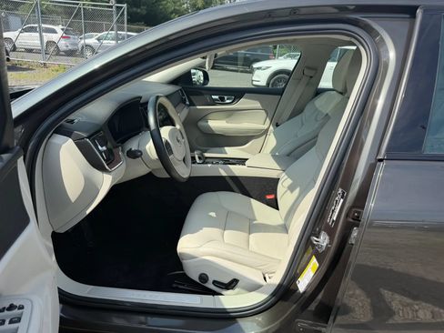 Used 2022 Volvo S60 B5 Momentum AWD/4WD image 24