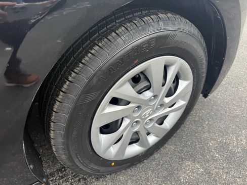 Used 2017 Hyundai Elantra SE image 21