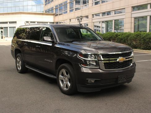 Used 2018 Chevrolet Suburban LT AWD/4WD image 1