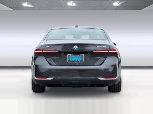 Used 2024 BMW i5 eDrive40i w/ Premium Package RWD image 9