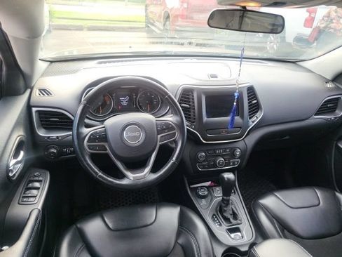 Certified 2019 Jeep Cherokee Latitude Plus AWD/4WD image 6