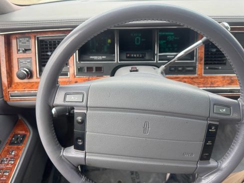 Used 1993 Lincoln Town Car Cartier image 11