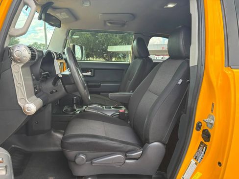 Used 2010 Toyota FJ Cruiser 4WD image 9