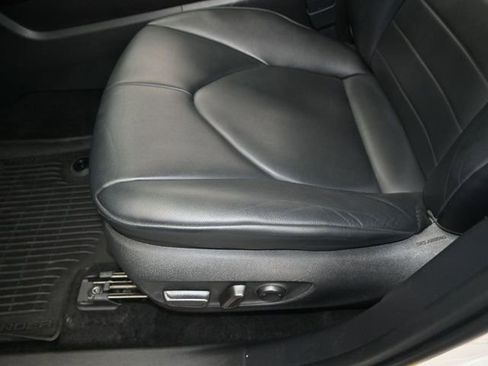 Used 2022 Toyota Highlander XLE image 7