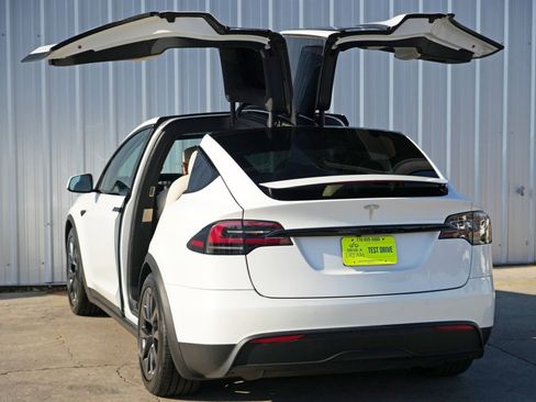 Used 2023 Tesla Model X Standard Range image 51