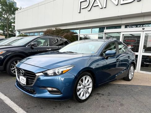 Used 2017 MAZDA MAZDA3 Touring FWD image 3