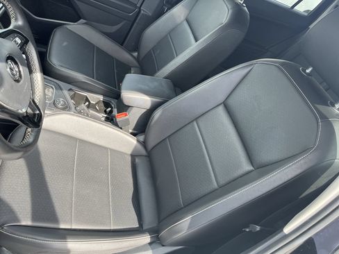 Used 2021 Volkswagen Tiguan SE AWD/4WD image 3