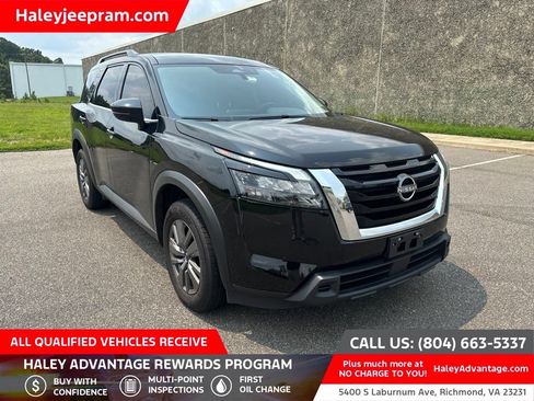 Used 2025 Nissan Pathfinder SV FWD image 1