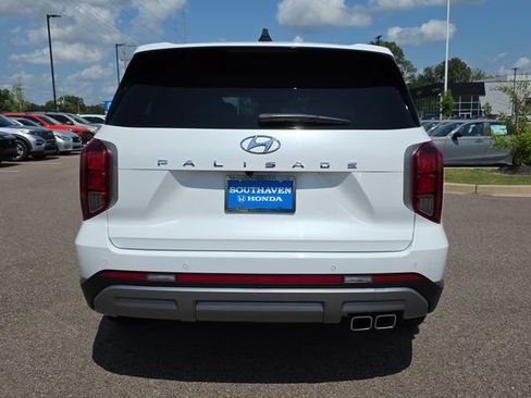 Used 2023 Hyundai Palisade SEL FWD image 4