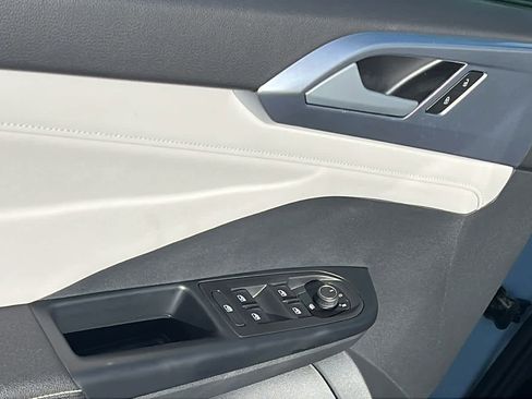 New 2026 Volkswagen Taos SE image 22