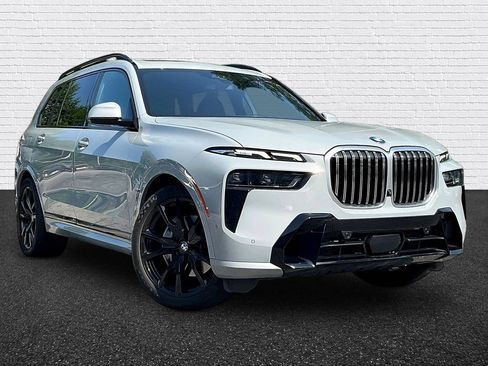 Used 2024 BMW X7 xDrive40i w/ M Sport Package AWD/4WD image 3