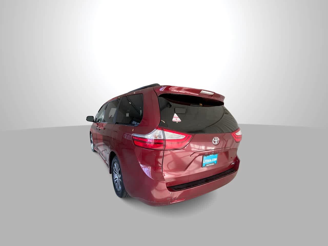 Used 2018 Toyota Sienna XLE FWD image 6