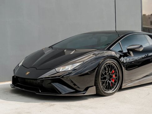 Used 2024 Lamborghini Huracan Tecnica image 18