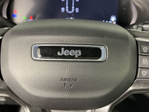 New 2025 Jeep Grand Cherokee L Laredo image 25